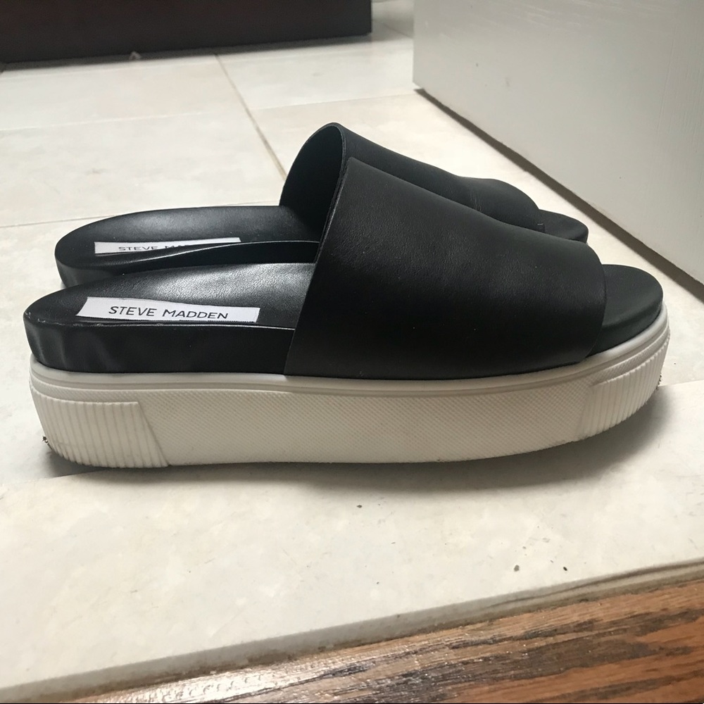 SOLD OUT EVERYWHERE ‼️black /white